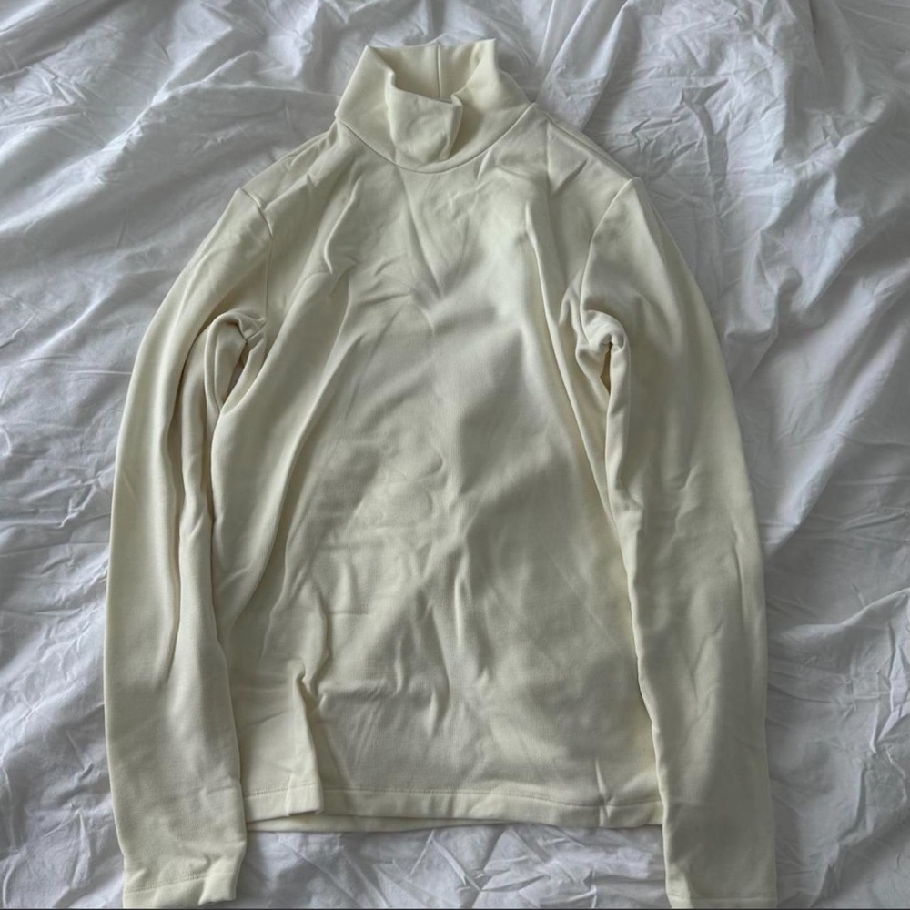 Uniqlo HEATTECH Ultra Warm cream turtleneck long sleeve top